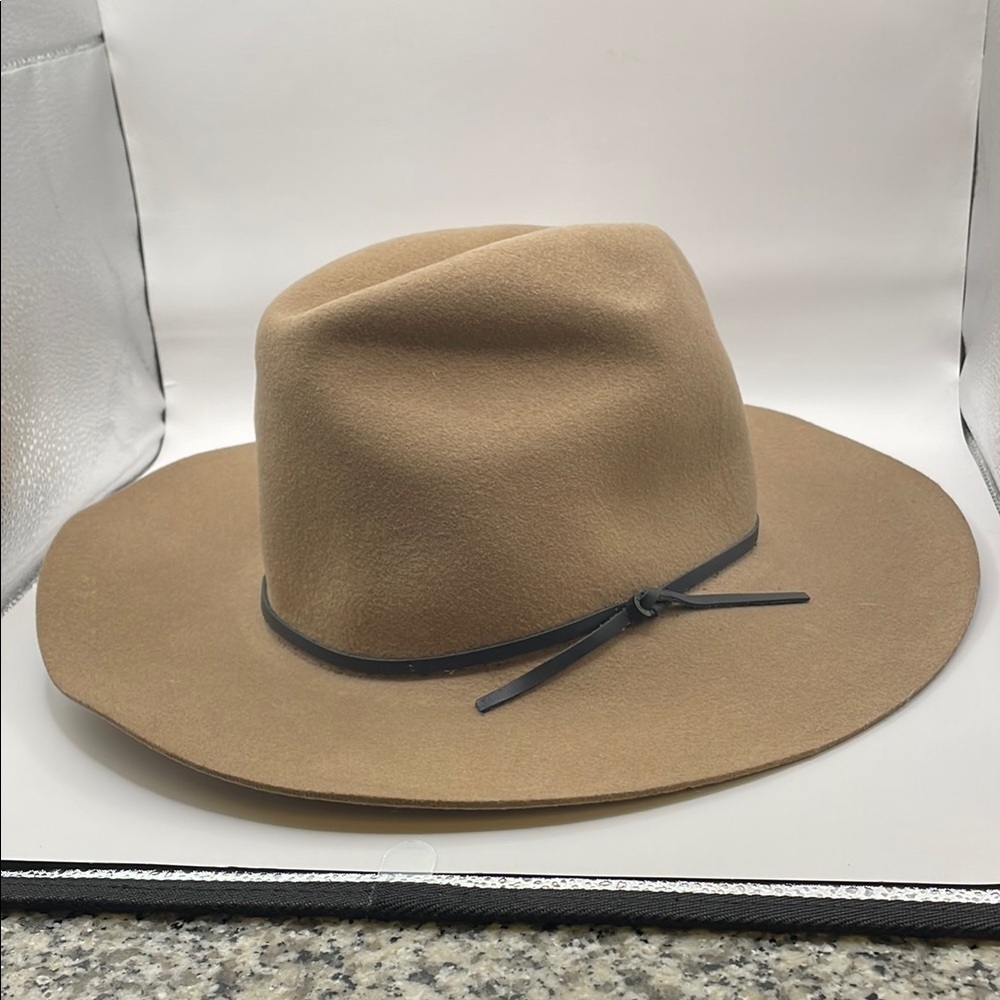 Aritzia - Wilfred - 100% Wool Brimmed Hat - Biege Brown